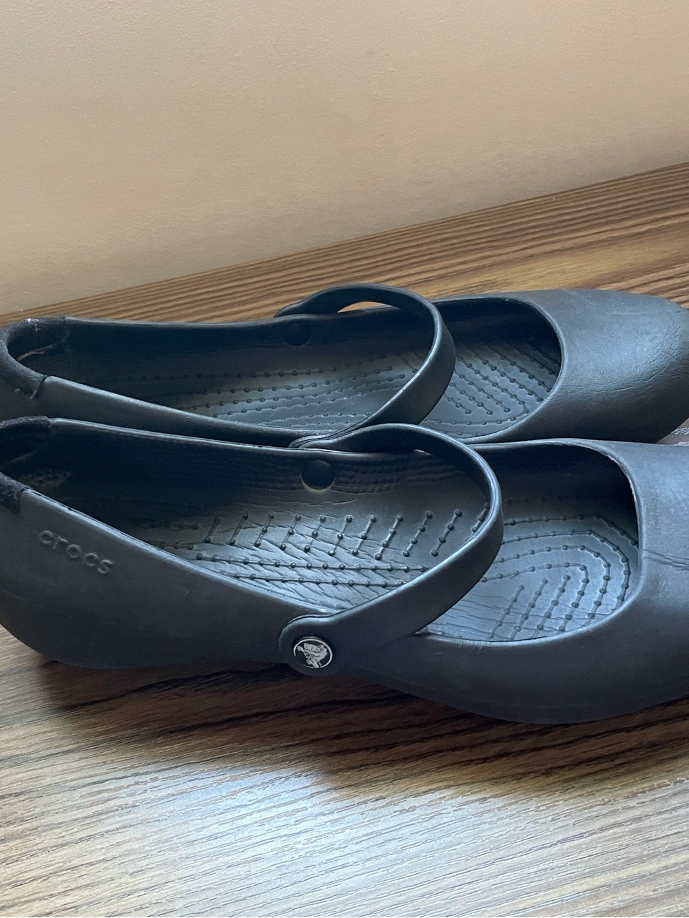 Crocs Flat Shoes Women’s - Picture 4 of 5